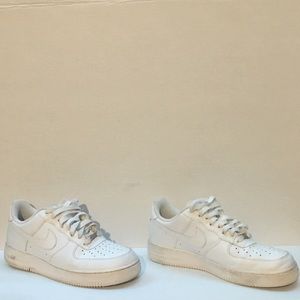 White nike Air Forces